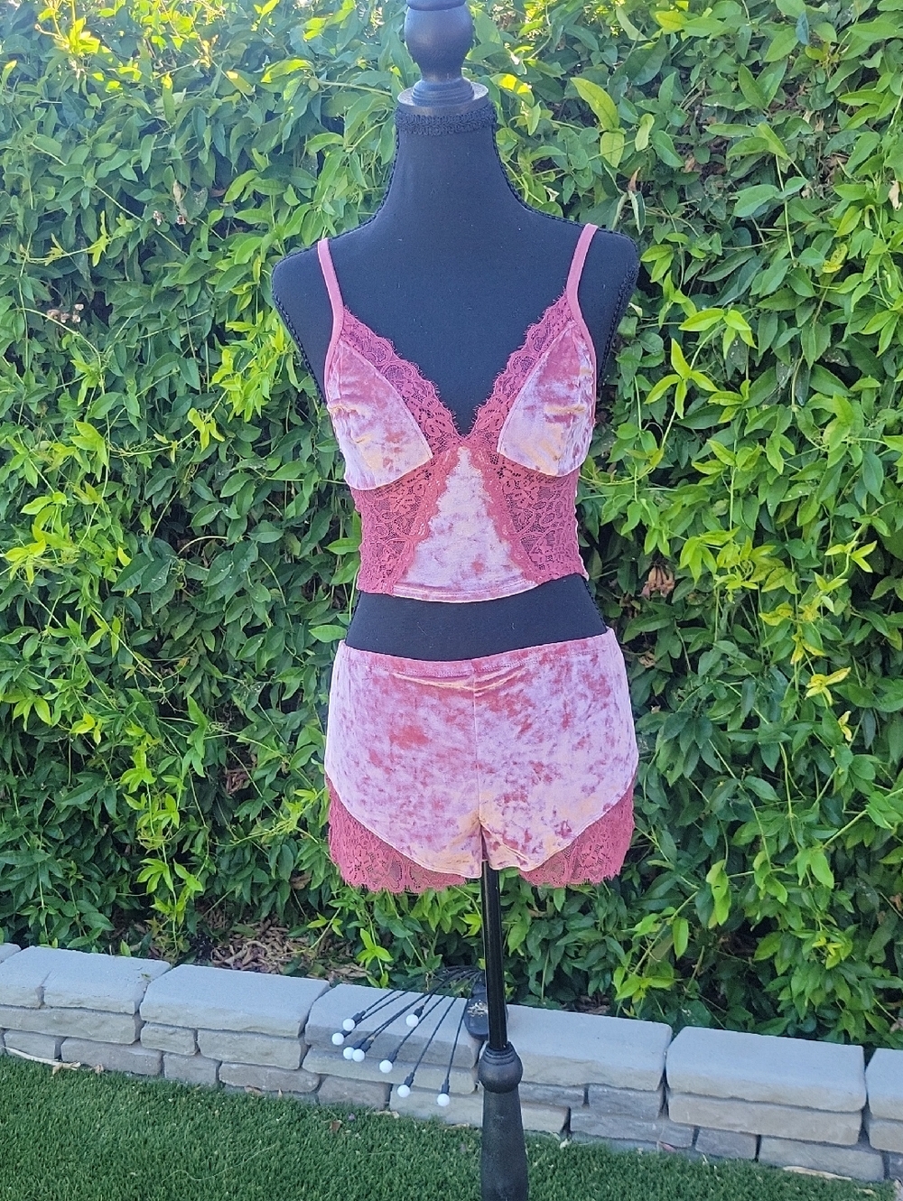 Bozzolo Velvet Lace Bralette and Shorts Set - Dusty Rose And Pink S